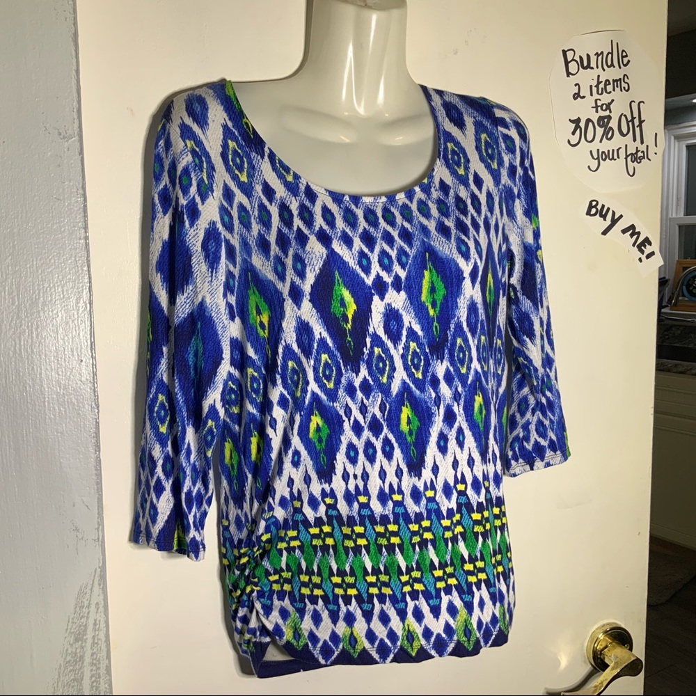 CHICO’S ABSTRACT RUCHED SIDE 3/4 SLEEVE TOP SZ 0 (CHICO SIZE)
